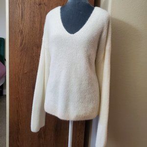 H&M Womens Sweater Size L Oversized Ivory Fluffy